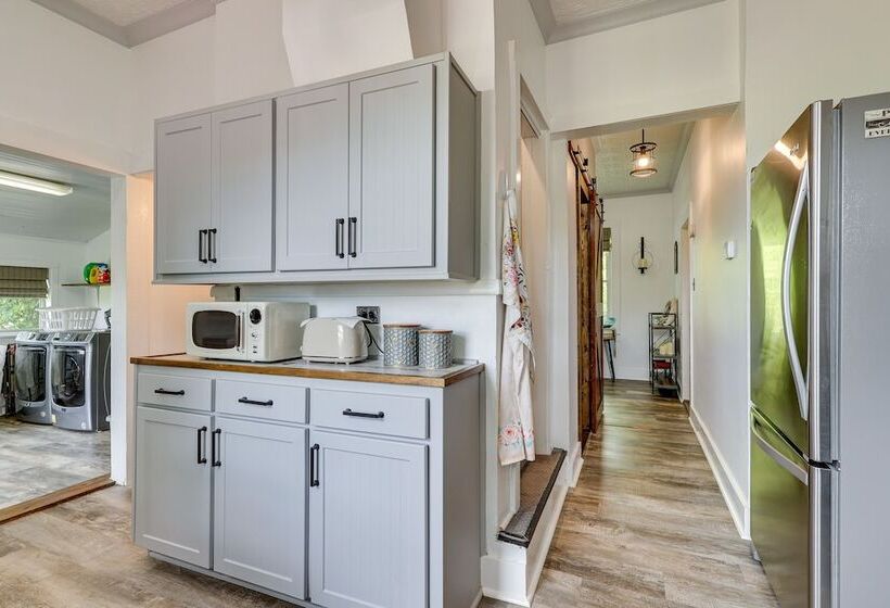 Cozy Tennessee Abode W/ Private Hot Tub & Fire Pit