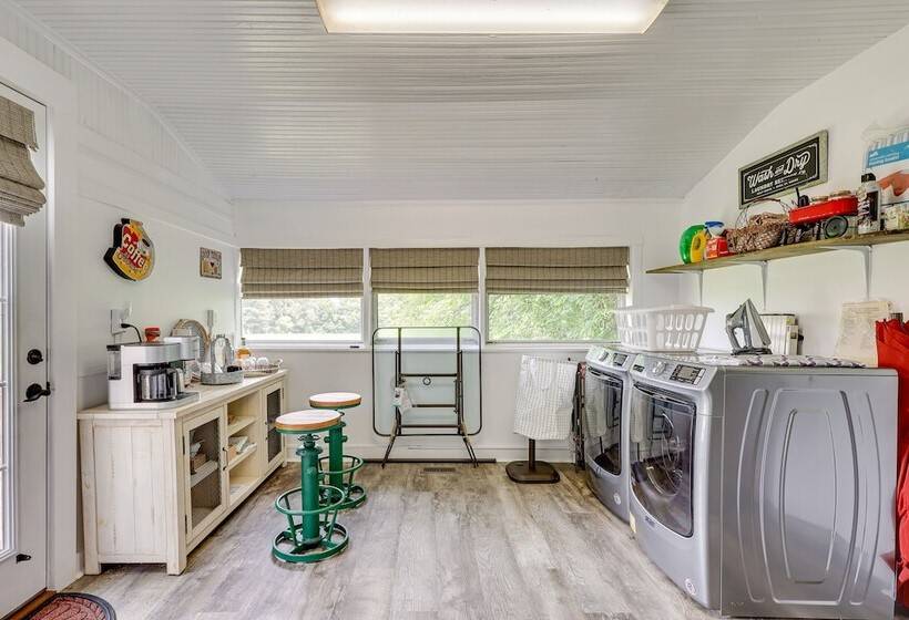 Cozy Tennessee Abode W/ Private Hot Tub & Fire Pit