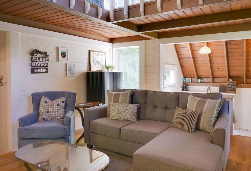 Cozy Tennessee Cabin W/ Deck, Grill & Fire Pit!