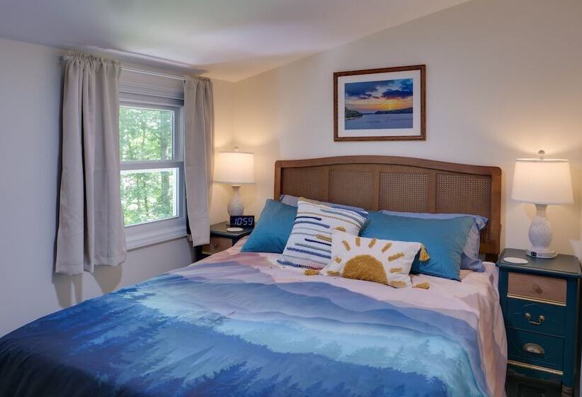 Cozy Tennessee Cabin W/ Deck, Grill & Fire Pit!