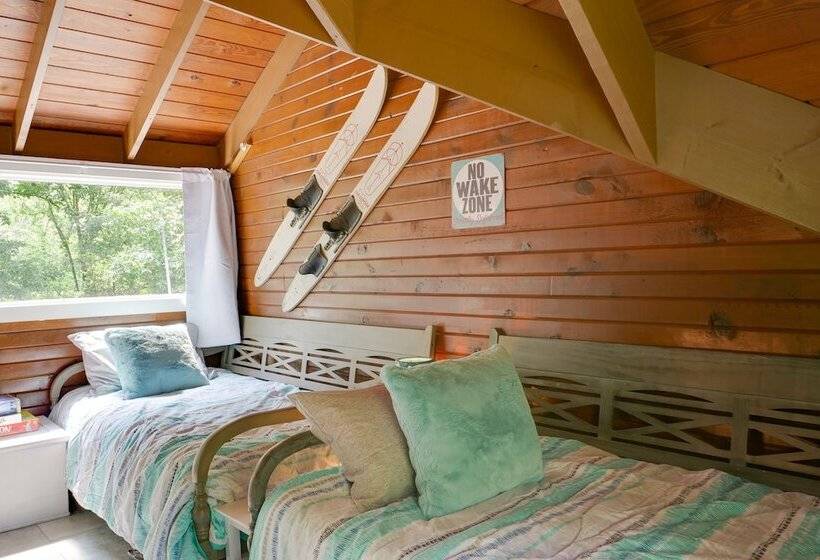 Cozy Tennessee Cabin W/ Deck, Grill & Fire Pit!