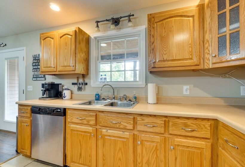 Cozy Tennessee Lake House W/ Grill & Fire Pit!