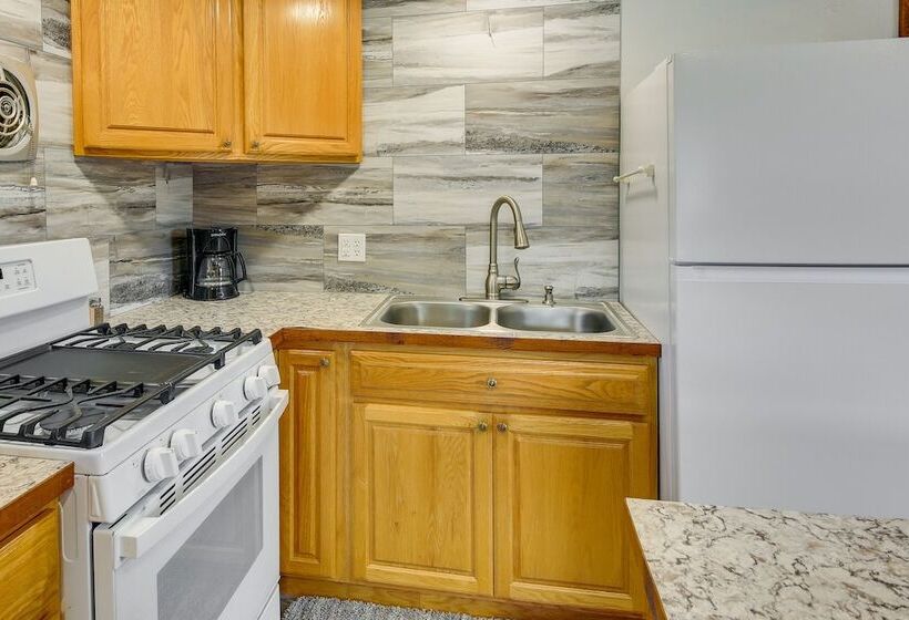 Cozy Thompson Falls Cabin W/ Mountain Views