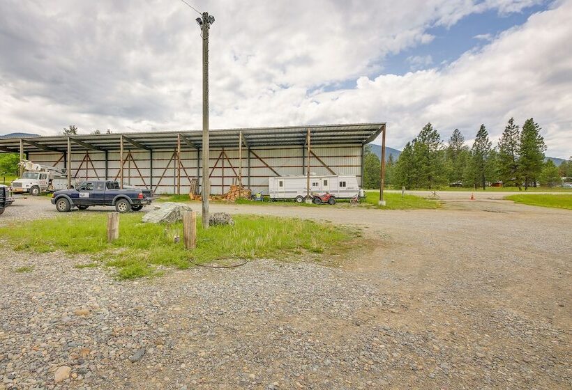 Cozy Thompson Falls Cabin W/ Mountain Views
