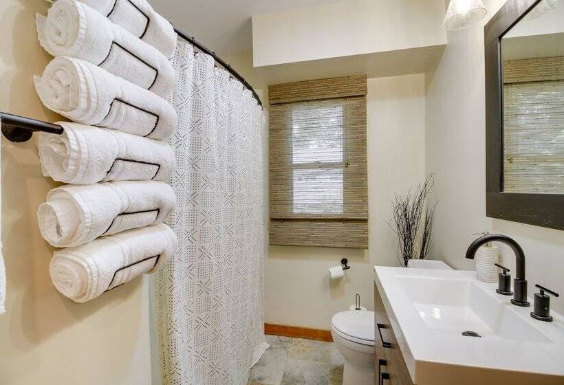 Serene Crosby Cottage: 3 Mi To Serpent Lake!