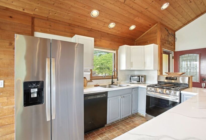 Crystal Lake Vacation Rental, 3 Mi To Betsie River