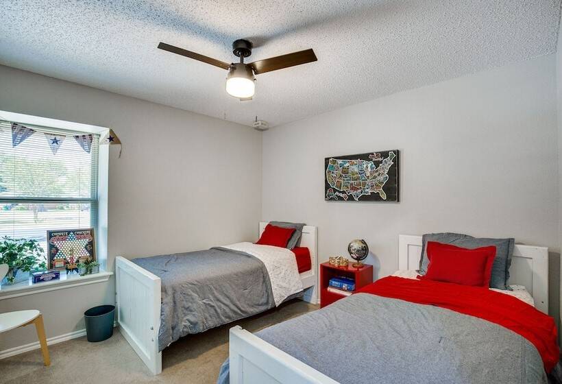 Darling Waxahachie Home W/ Yard & Fire Pit!