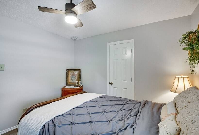 Darling Waxahachie Home W/ Yard & Fire Pit!