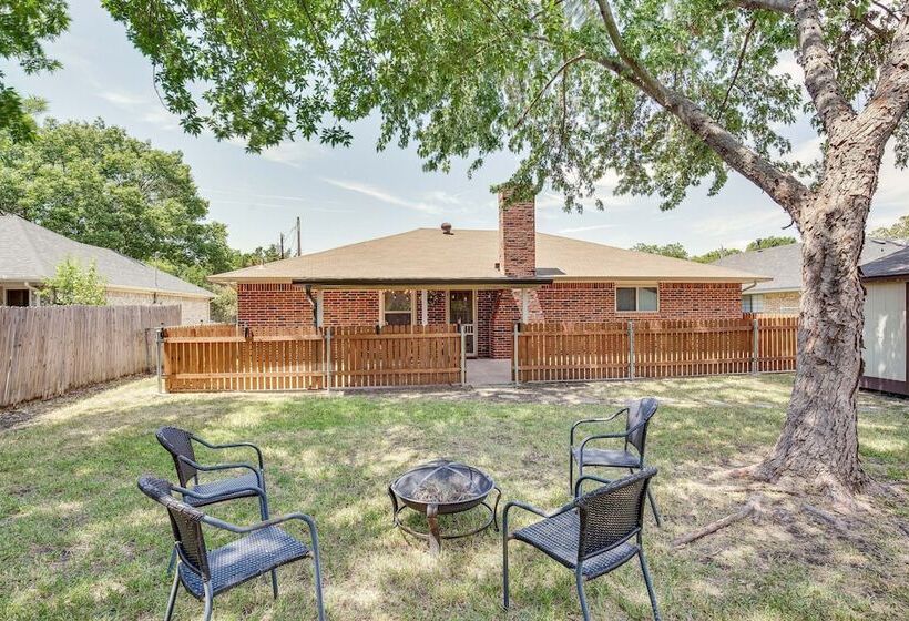 Darling Waxahachie Home W/ Yard & Fire Pit!