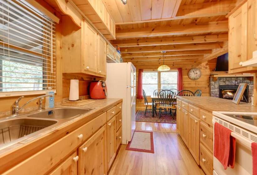 Cabin W/ Hot Tub + Fishing Pond In Del Rio!