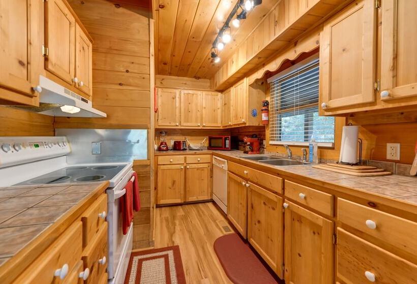 Cabin W/ Hot Tub + Fishing Pond In Del Rio!