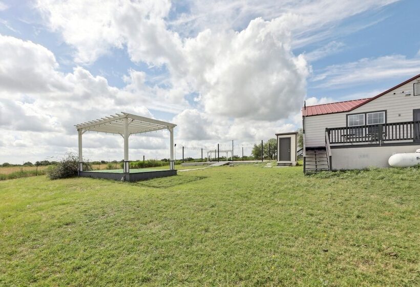 Modern Del Valle Vacation Rental W/ Deck & Views!