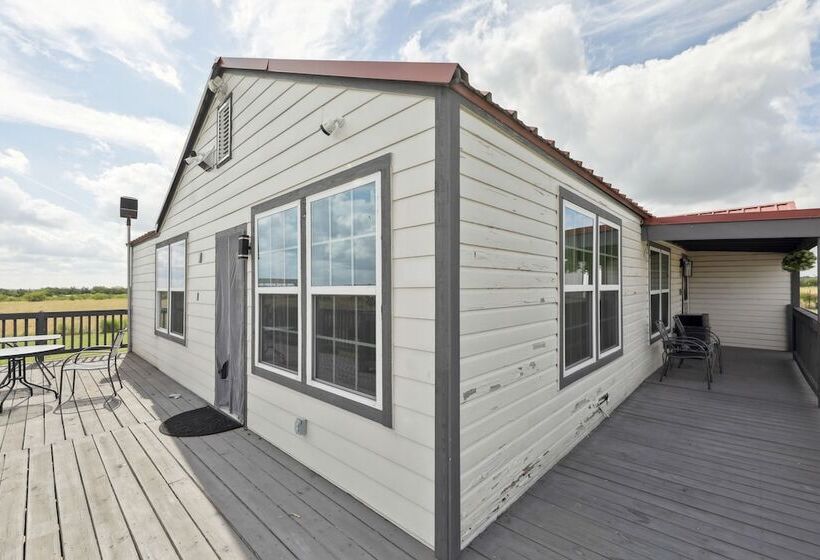 Modern Del Valle Vacation Rental W/ Deck & Views!