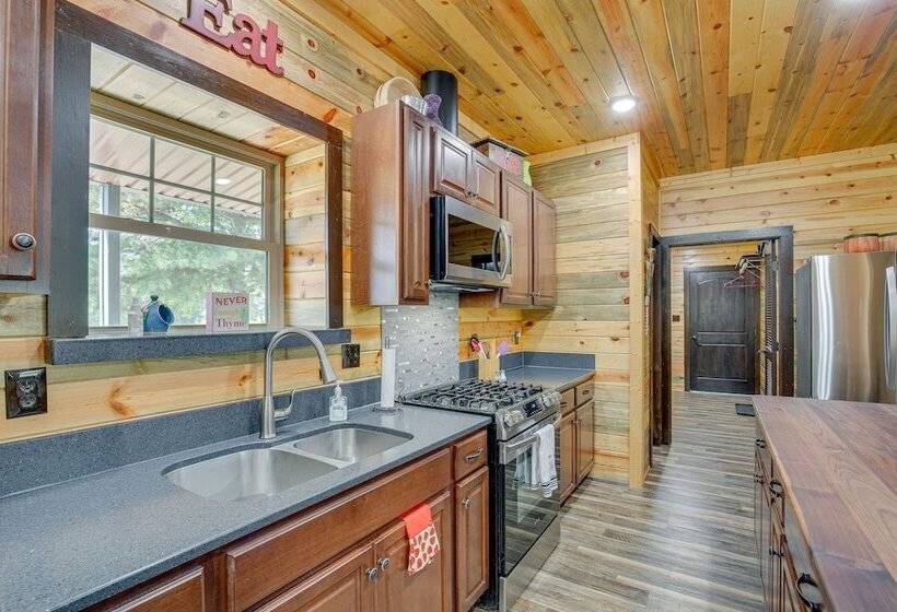 Fire Pit At Dog Friendly Countryside Quitman Cabin