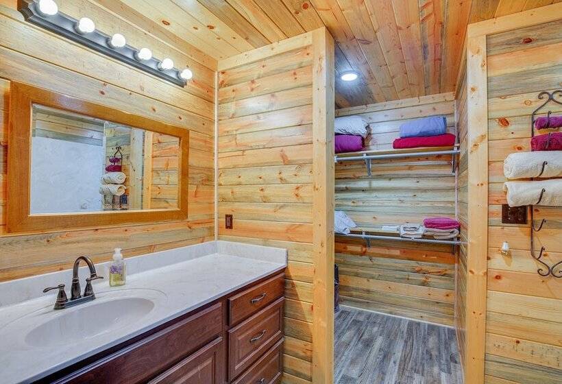 Fire Pit At Dog Friendly Countryside Quitman Cabin