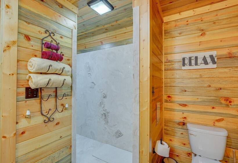 Fire Pit At Dog Friendly Countryside Quitman Cabin