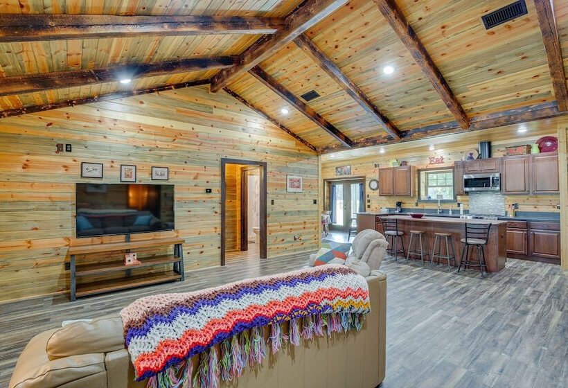 Fire Pit At Dog Friendly Countryside Quitman Cabin