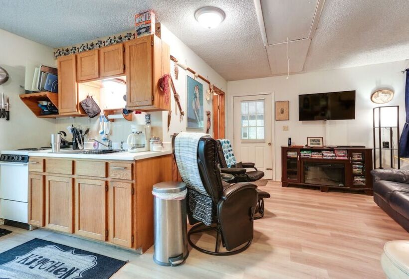 Dog Friendly Kingston Cabin W/ Wraparound Deck!