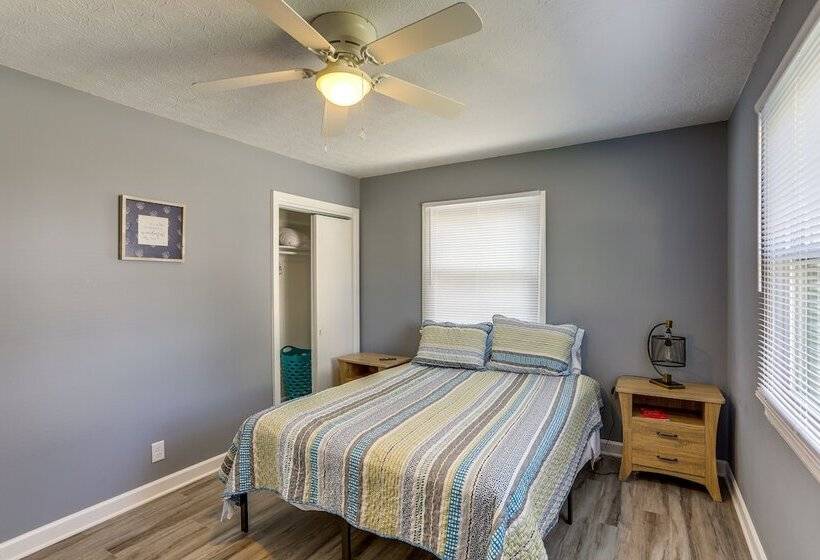 Dog Friendly Port Clinton Home: Walk To Lake Erie!