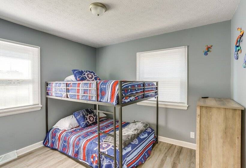 Dog Friendly Port Clinton Home: Walk To Lake Erie!