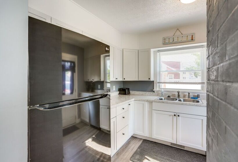 Dog Friendly Port Clinton Home: Walk To Lake Erie!