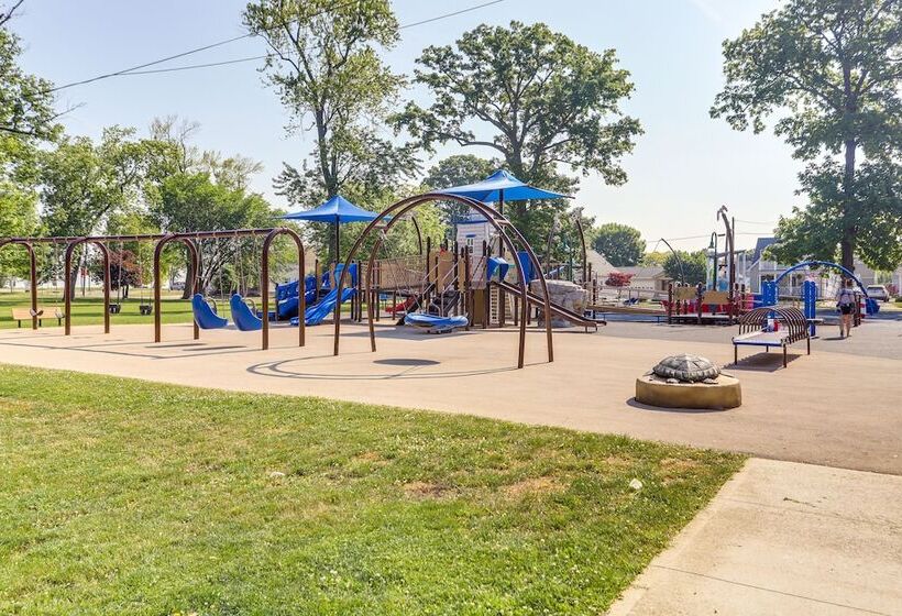 Dog Friendly Port Clinton Home: Walk To Lake Erie!