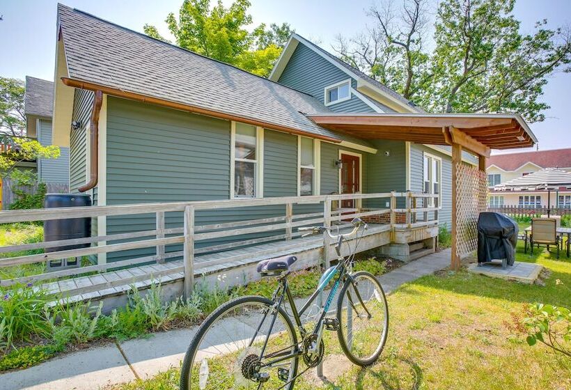 Downtown Traverse City Home   Walk To Beaches!