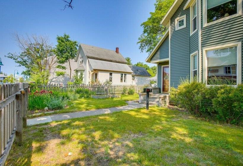 Downtown Traverse City Home   Walk To Beaches!