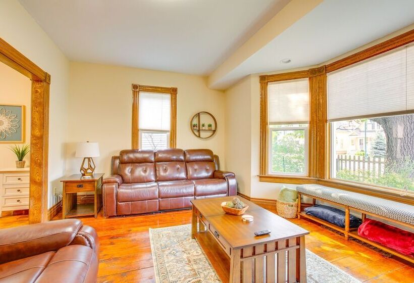 Downtown Traverse City Home   Walk To Beaches!