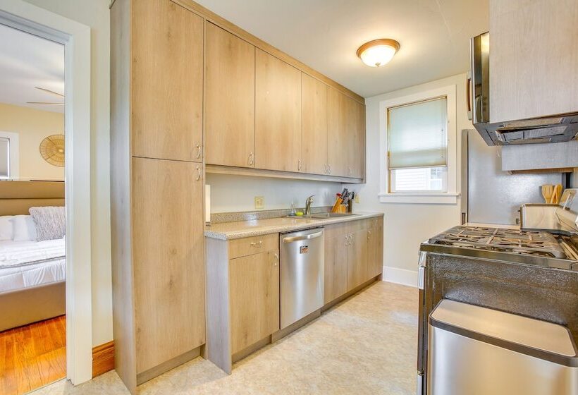 Downtown Traverse City Home   Walk To Beaches!