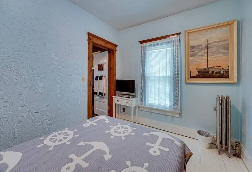 Dtwn Victorian Home   1 Mi To Lake Michigan Beach!