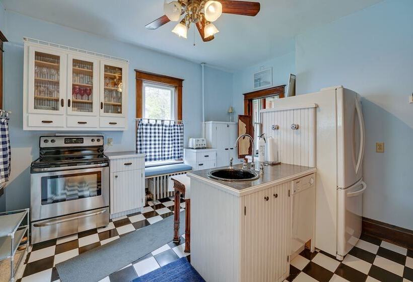 Dtwn Victorian Home   1 Mi To Lake Michigan Beach!