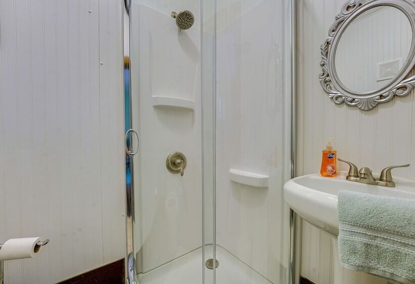 Dtwn Victorian Home   1 Mi To Lake Michigan Beach!