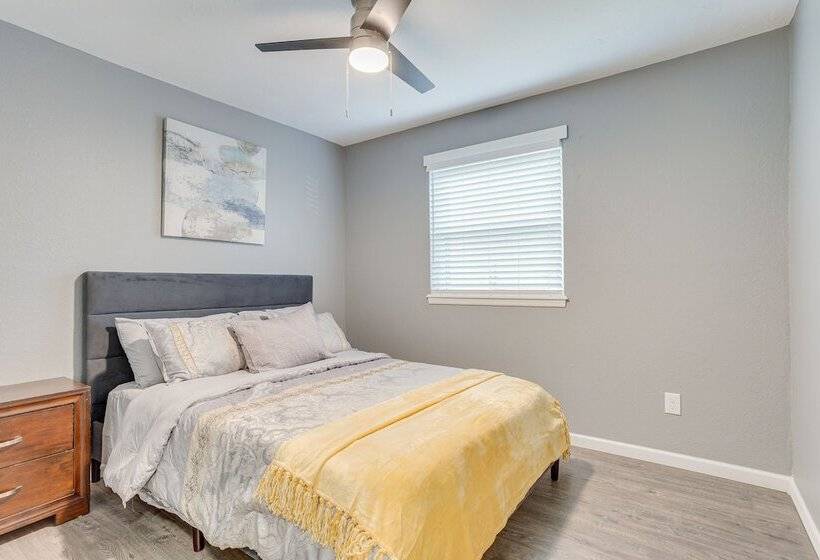 Edmond Home Near Colleges, Lakes, & Shopping!