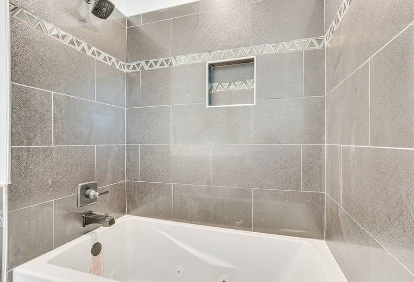 Edmond Home Near Colleges, Lakes, & Shopping!