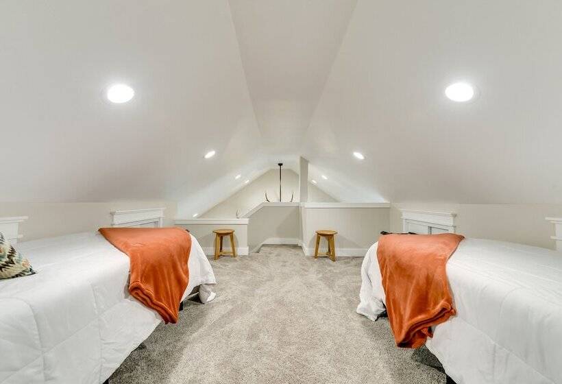 Egin Lakes Dunes Access Home W/ Private Yard!