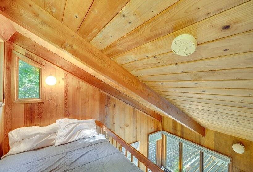 Enchanting Arch Cape Retreat W/ Hot Tub, Fireplace