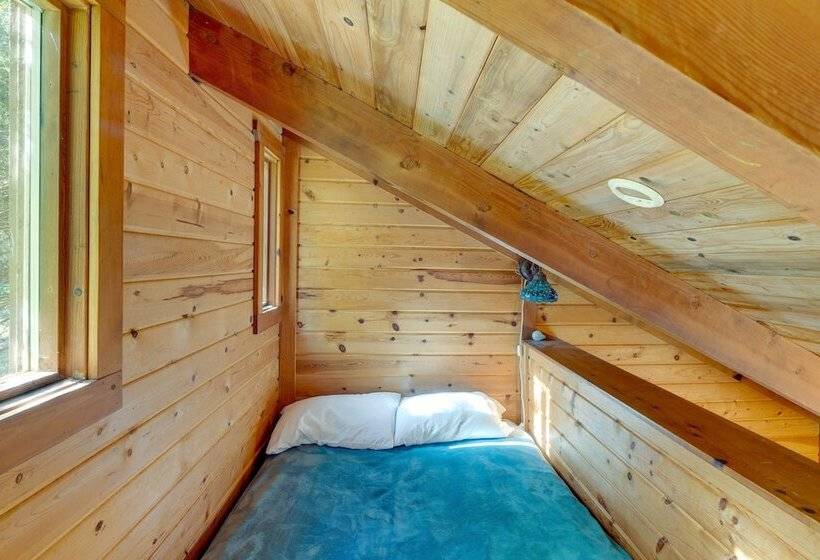 Enchanting Arch Cape Retreat W/ Hot Tub, Fireplace