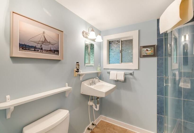 Enchanting Arch Cape Retreat W/ Hot Tub, Fireplace