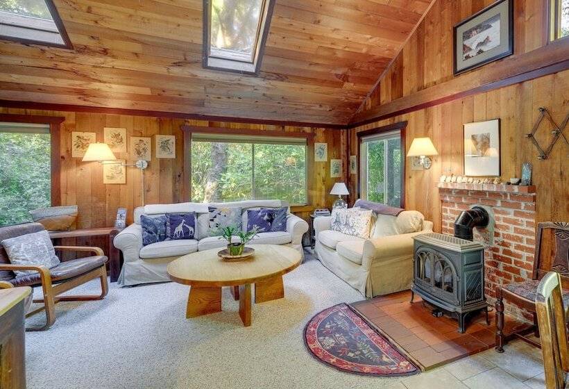 Enchanting Arch Cape Retreat W/ Hot Tub, Fireplace