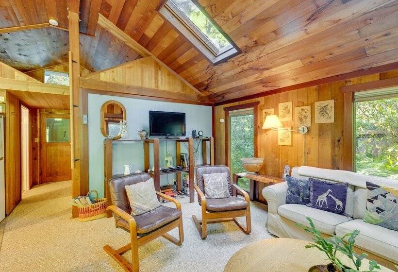 Enchanting Arch Cape Retreat W/ Hot Tub, Fireplace