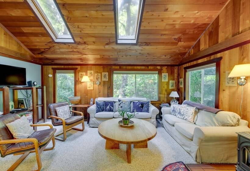 Enchanting Arch Cape Retreat W/ Hot Tub, Fireplace