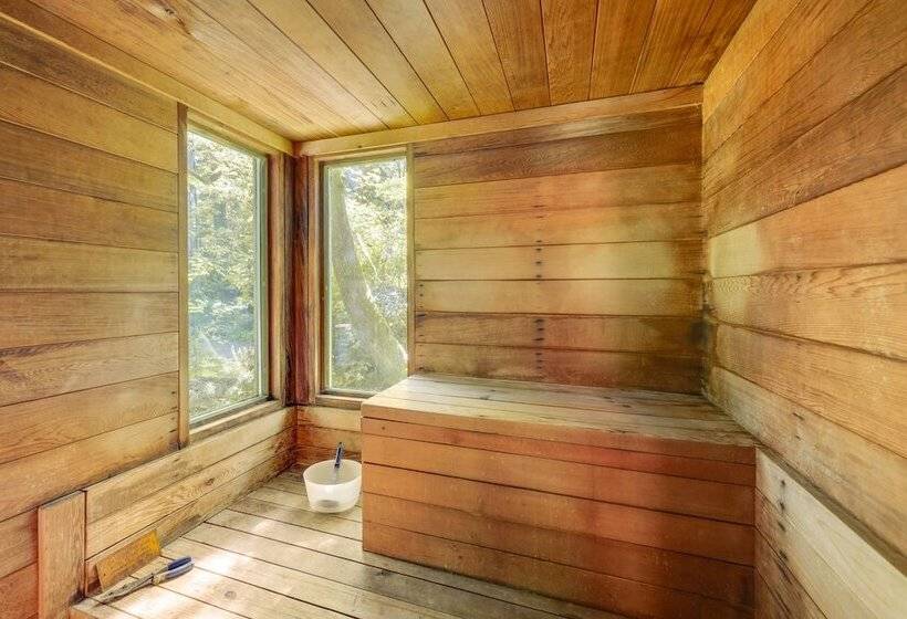 Enchanting Arch Cape Retreat W/ Hot Tub, Fireplace