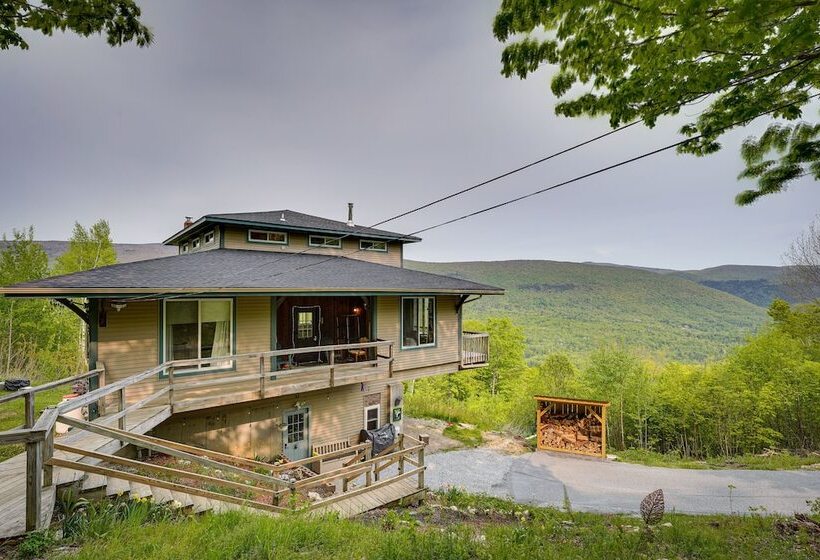 Enchanting Dorset Mountain Home W/ Stunning Views!