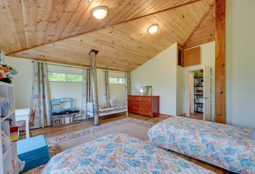 Enchanting Dorset Mountain Home W/ Stunning Views!