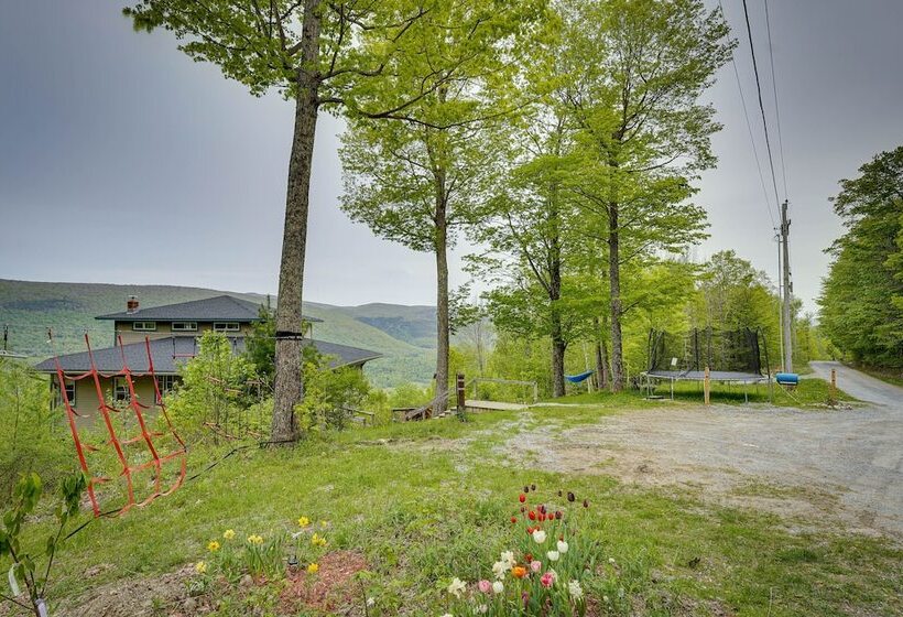 Enchanting Dorset Mountain Home W/ Stunning Views!