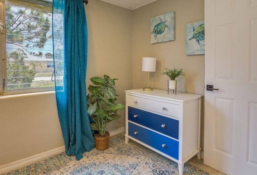 Englewood Vacation Home W/ Screened Porch!