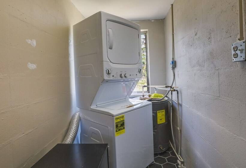 Englewood Vacation Home W/ Screened Porch!