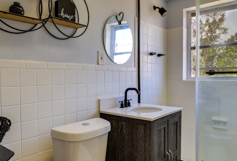 Englewood Vacation Home W/ Screened Porch!