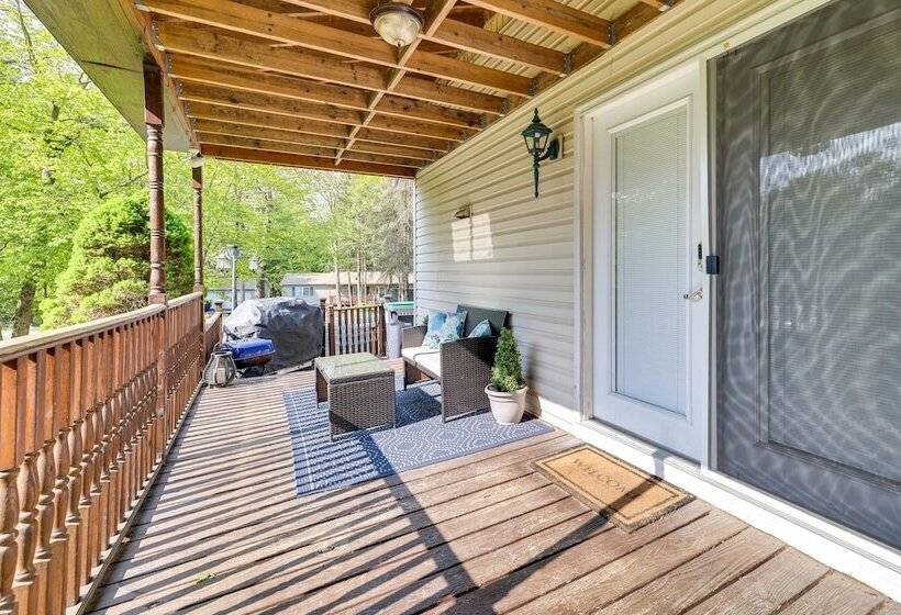 Exciting Tobyhanna Home Near Kalahari Water Park!